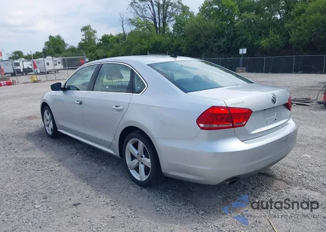 2013 Volkswagen Passat 2.5L Se z USA, uszkodzony, nr VIN 1VWBP7A31DC131445